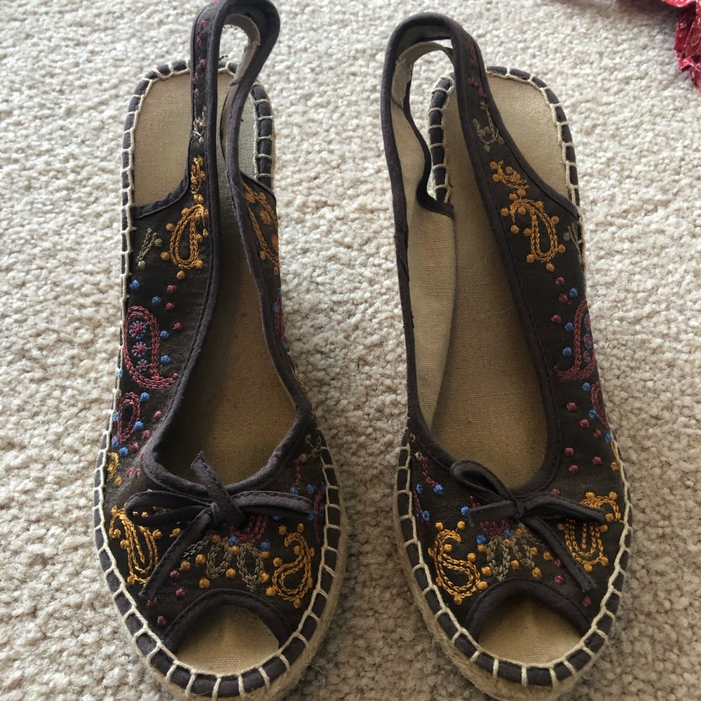 cute cute shoes that are gently worn